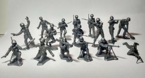 Toy soldiers WWII - American infantry - 16 psc