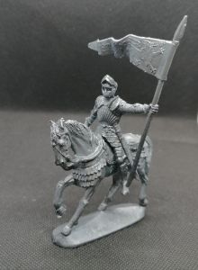 Конный рыцарь №10 с мечом и знаменем